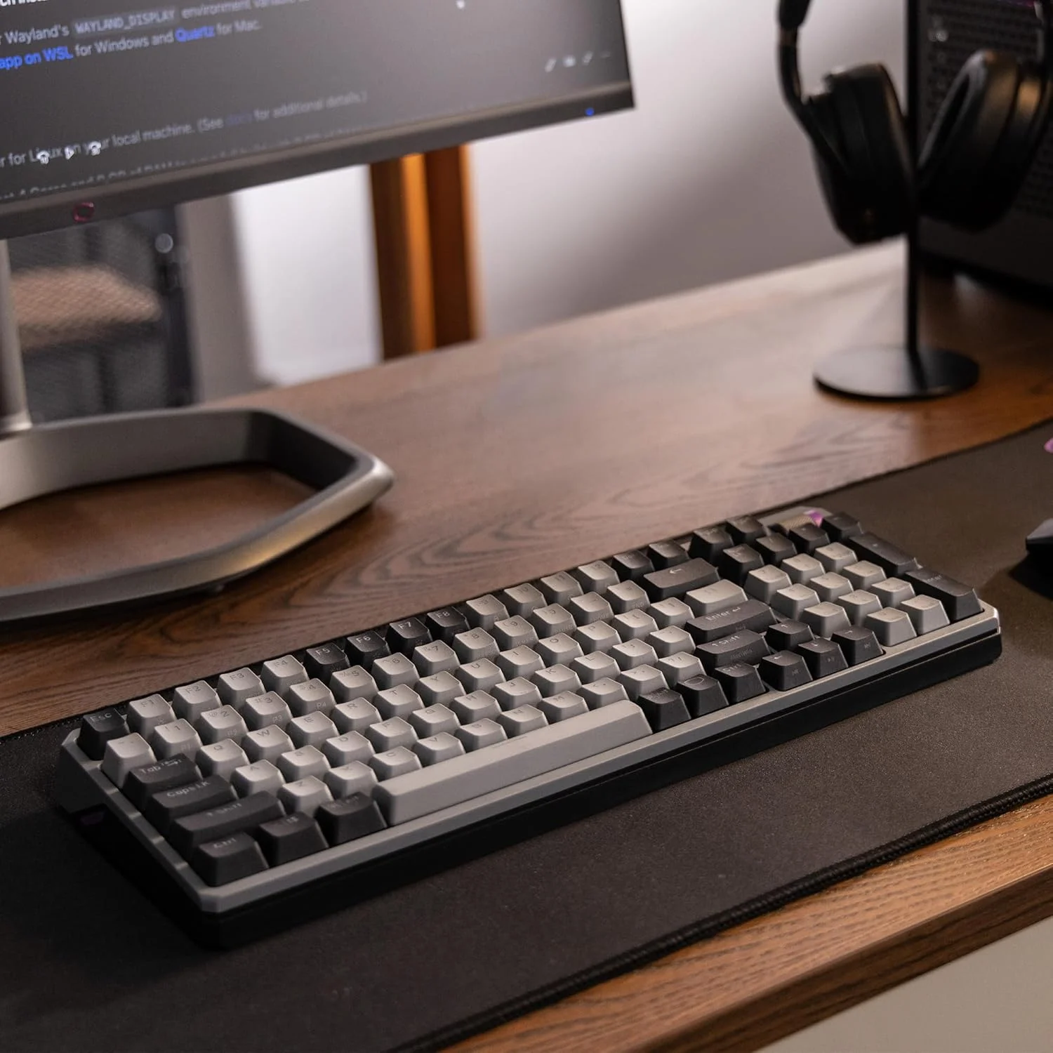 کیبورد گیمینگ مکانیکی وایرلس RGB کولر مستر MK770 با سوییچ کایله باکس V2 سافت کلیک، ساختار مفصلی، قابلیت تعویض سریع، بلوتوث 2.4 گیگاهرتز و دکمه لمسی کیبورد گیمینگ مکانیکی وایرلس RGB کولر مستر MK770 با سوییچ کایله باکس V2 سافت کلیک، ساختار مفصلی، قابلیت تعویض سریع، بلوتوث 2.4 گیگاهرتز و دکمه لمسی