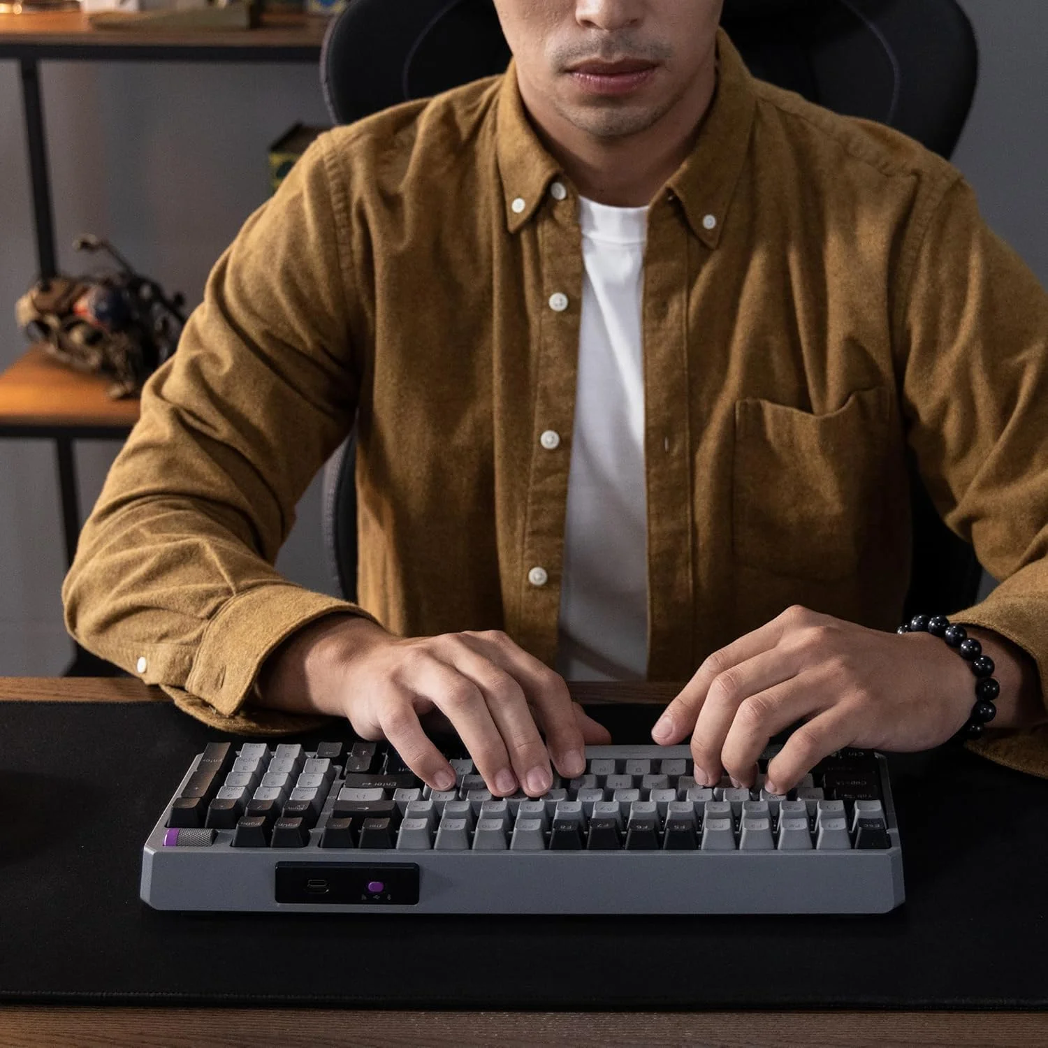 کیبورد گیمینگ مکانیکی وایرلس RGB کولر مستر MK770 با سوییچ کایله باکس V2 سافت کلیک، ساختار مفصلی، قابلیت تعویض سریع، بلوتوث 2.4 گیگاهرتز و دکمه لمسی کیبورد گیمینگ مکانیکی وایرلس RGB کولر مستر MK770 با سوییچ کایله باکس V2 سافت کلیک، ساختار مفصلی، قابلیت تعویض سریع، بلوتوث 2.4 گیگاهرتز و دکمه لمسی