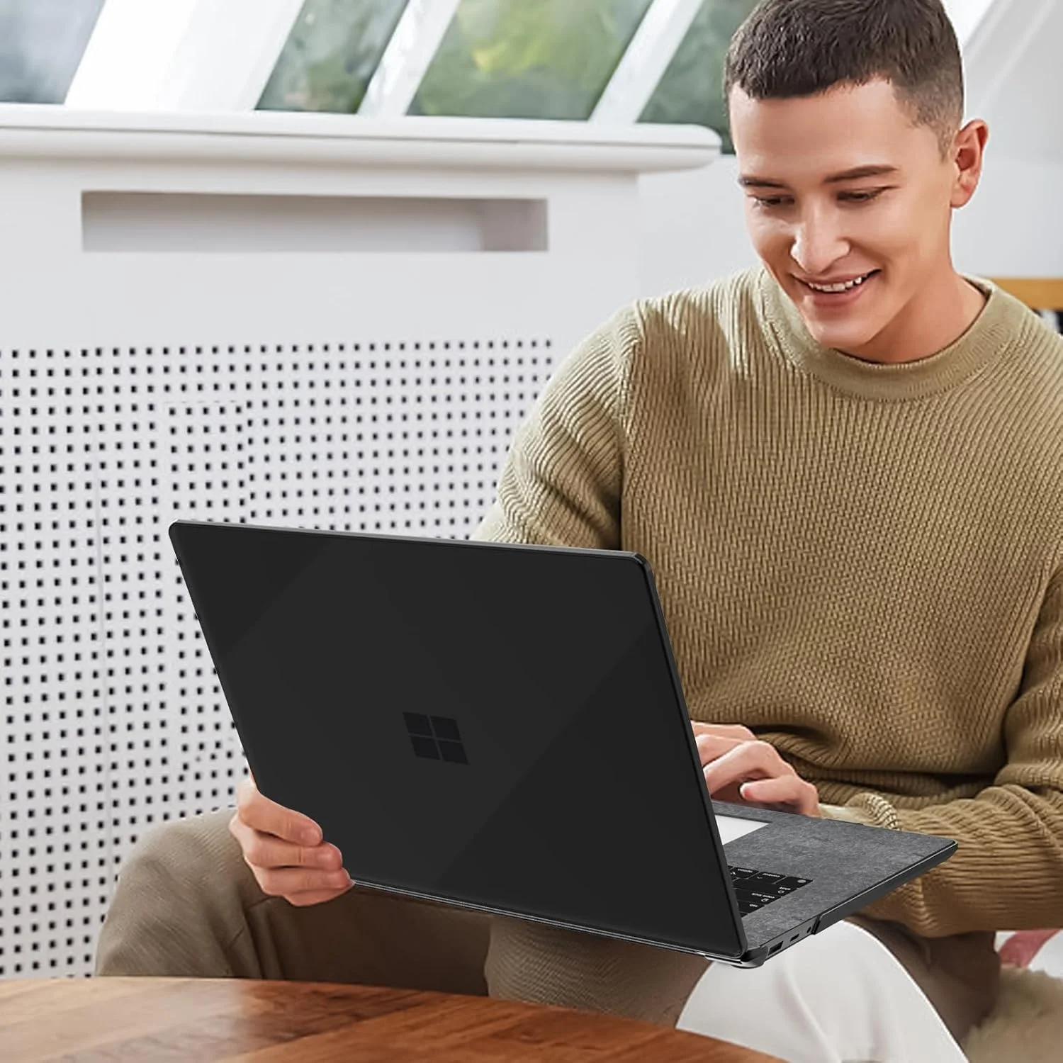 قاب محافظ eWINNER سازگار با لپ تاپ های مایکروسافت Surface Laptop 5/4/3/2 13.5 اینچی با کیبورد آلکانترا (مدل های 1769/1867/1958/1950)، کاور محافظ سخت و باریک (مشکی کریستالی) قاب محافظ eWINNER سازگار با لپ تاپ های مایکروسافت Surface Laptop 5/4/3/2 13.5 اینچی با کیبورد آلکانترا (مدل های 1769/1867/1958/1950)، کاور محافظ سخت و باریک (مشکی کریستالی)