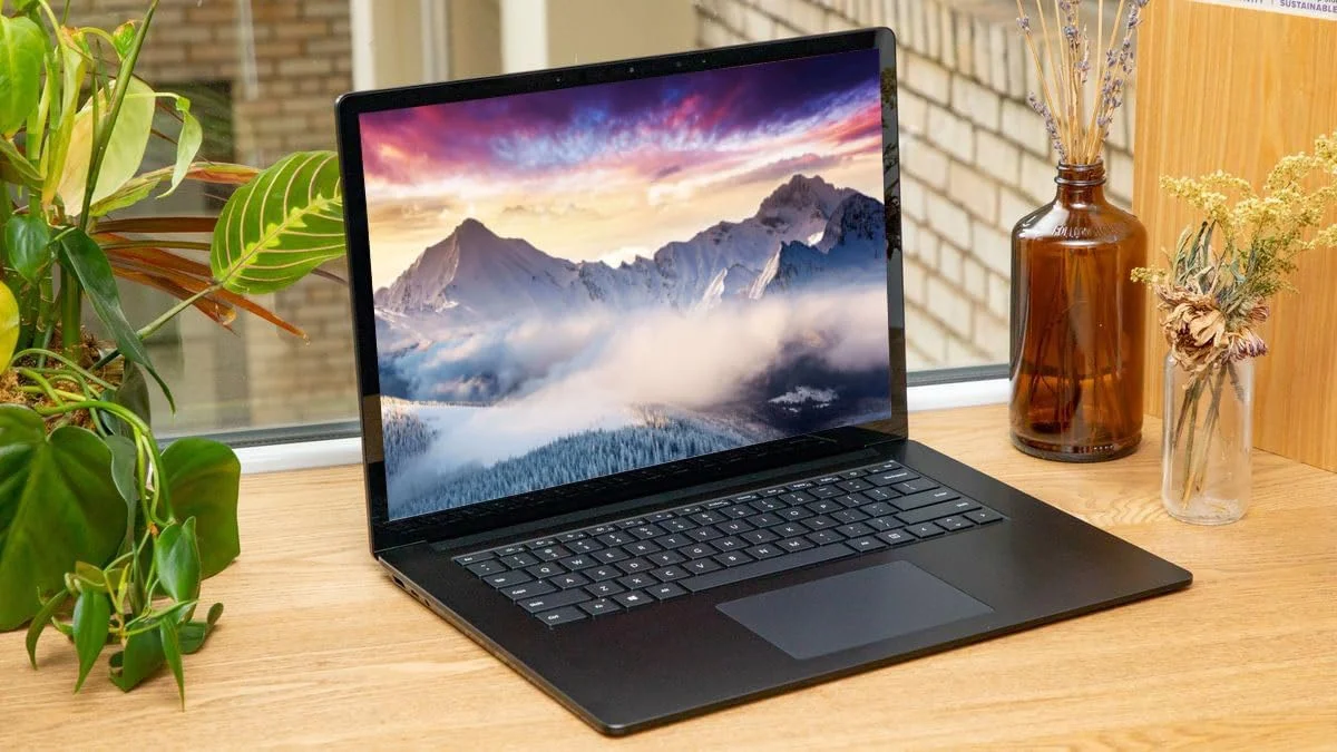 مایکروسافت Surface Laptop 3 (بازسازی شده) با صفحه نمایش لمسی 13.5 اینچی (2256 x 1504) IPS، پردازنده Intel Core i7 نسل دهم، 16 گیگابایت رم DDR4، 512 گیگابایت SSD، USB 3.0، Mini DisplayPort، اسلات کارت SD، ویندوز 10 پرو