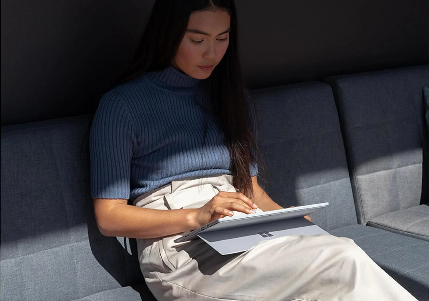 مایکروسافت سرفیس پرو 7 (بازسازی شده) - صفحه نمایش لمسی 12.3 اینچی - پردازنده Intel Core i5 - حافظه 8 گیگابایتی - SSD 256 گیگابایتی (آخرین مدل) - پلاتینیوم (PUV-00001)، 8 گیگابایت رم، 256 گیگابایت