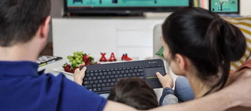 کیبورد لمسی بی سیم لاجیتک K400 Plus - مشکی