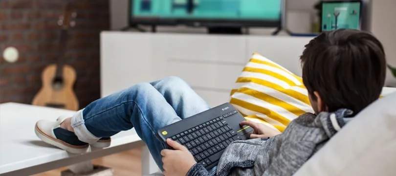 کیبورد لمسی بی سیم لاجیتک K400 Plus - مشکی