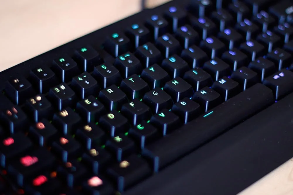 کیبورد گیمینگ مکانیکی بدون کلید Razer BlackWidow V3: سوییچهای مکانیکی Razer - نورپردازی Chroma RGB - فرم فاکتور جمع و جور - عملکرد ماکرو قابل برنامهریزی - USB Passthrough (بازسازی شده) کیبورد گیمینگ مکانیکی بدون کلید Razer BlackWidow V3: سوییچهای مکانیکی Razer - نورپردازی Chroma RGB - فرم فاکتور جمع و جور - عملکرد ماکرو قابل برنامهریزی - USB Passthrough (بازسازی شده)