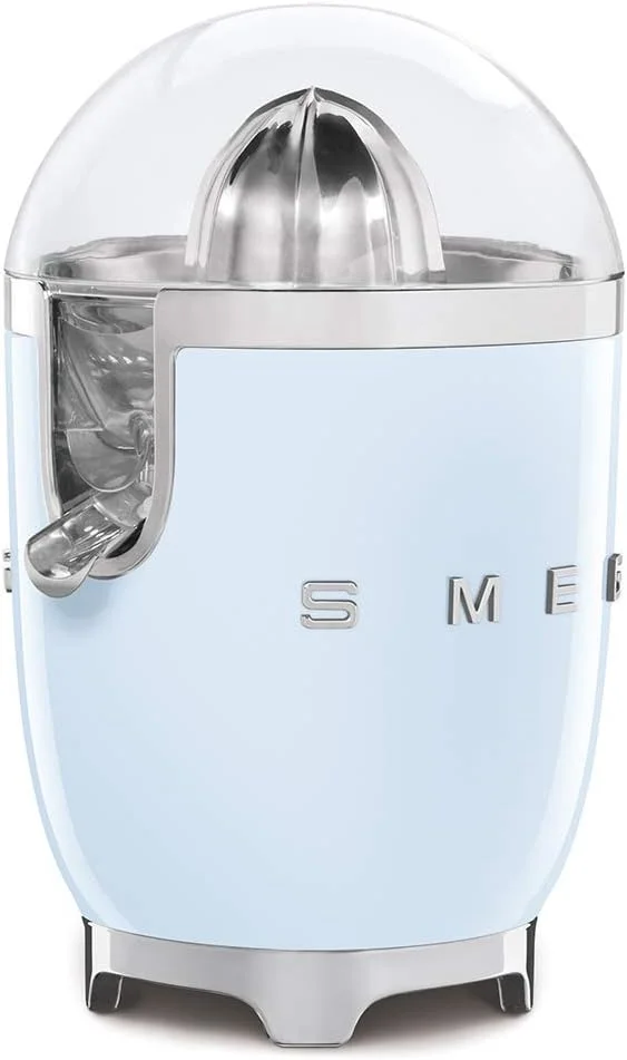 آب مرکبات گیری Smeg CJF11PBUK، طراحی استایل رترو دهه 50، دارای کاسه آبگیری و درب، خروجی ضد چکه استیل ضد زنگ، بدنه آلومینیومی دایکاست، آبی پاستلی، 1 سال گارانتی