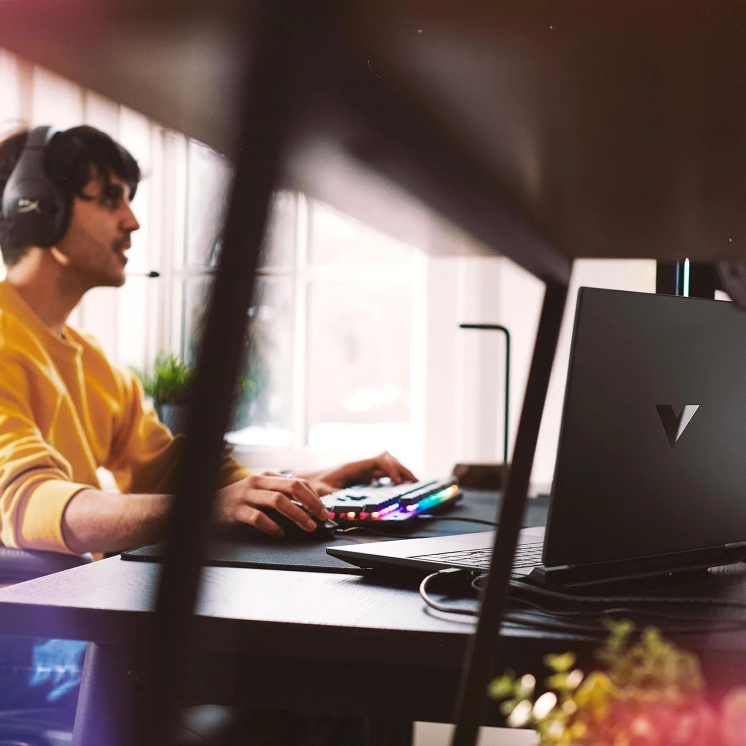 لپ تاپ 15.6 اینچی HP Victus، صفحه نمایش FHD 144 هرتز، پردازنده Intel Core i5-12450H، رم 8 گیگابایتی، SSD 512 گیگابایتی، کارت گرافیک NVIDIA GeForce RTX 2050 (4 گیگابایت اختصاصی)، ویندوز 11 هوم، 15-fa1029nr (2024) لپ تاپ 15.6 اینچی HP Victus، صفحه نمایش FHD 144 هرتز، پردازنده Intel Core i5-12450H، رم 8 گیگابایتی، SSD 512 گیگابایتی، کارت گرافیک NVIDIA GeForce RTX 2050 (4 گیگابایت اختصاصی)، ویندوز 11 هوم، 15-fa1029nr (2024)