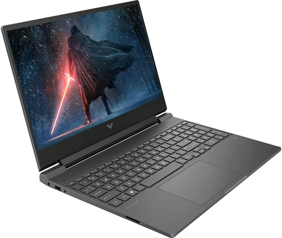 لپ تاپ گیمینگ 15.6 اینچی HP Victus با نرخ تازه سازی 144 هرتز، پردازنده Intel Core i5-12450H نسل 12، رم 32 گیگابایت، حافظه SSD PCIe 1 ترابایت، کارت گرافیک NVIDIA GeForce GTX 1650 با 4 گیگابایت، کیبورد با نور پس زمینه، ویندوز 11 پرو، نقره ای میکا، کارت USB 32 گیگابایتی (ارتقا یافته)
