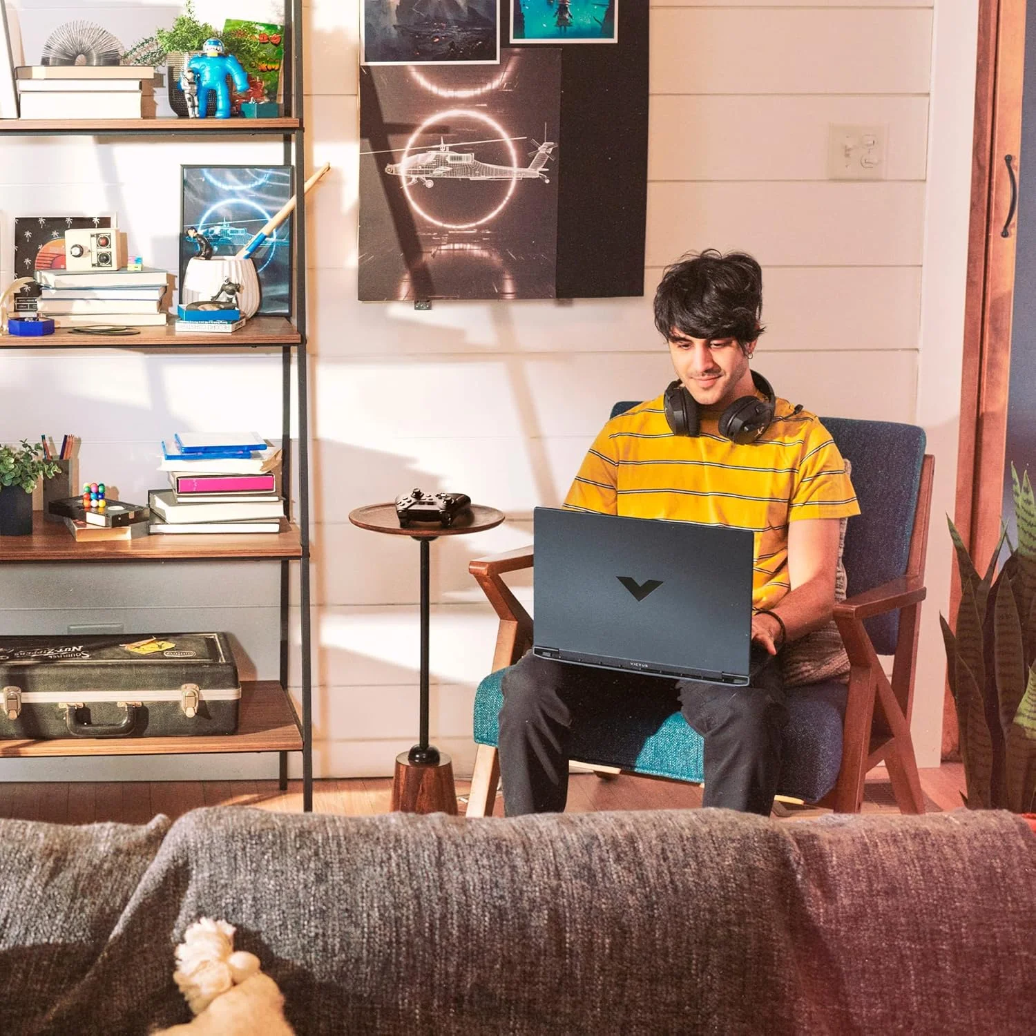 لپ تاپ HP Victus 15، صفحه نمایش FHD IPS 144 هرتز، زمان پاسخگویی 9 میلی ثانیه، پردازنده Intel Core i7-13700H، رم 16 گیگابایتی، SSD 512 گیگابایتی، کارت گرافیک NVIDIA GeForce RTX 4050 (6 گیگابایت)، ویندوز 11 هوم، 15-fa1020nr (2023)