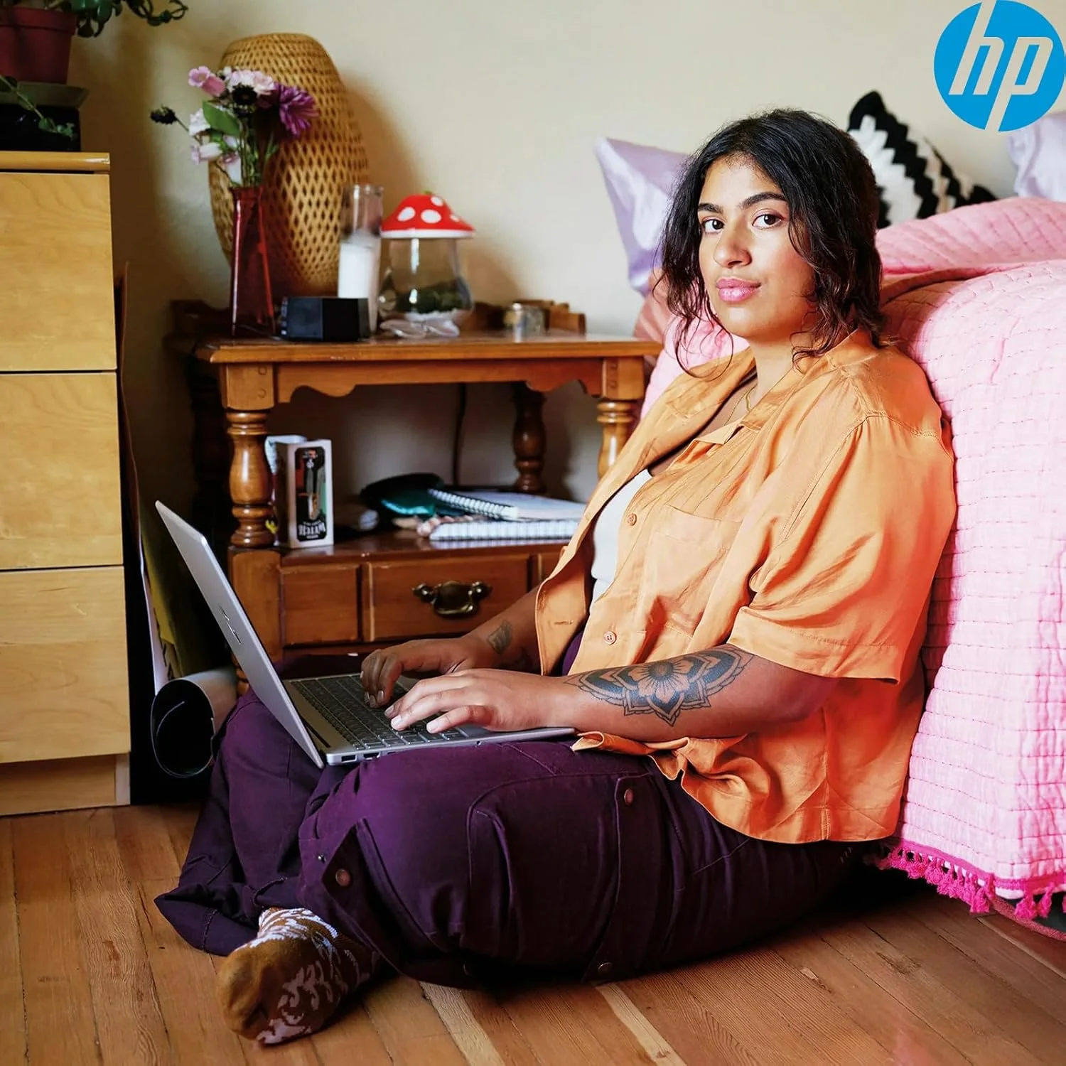 لپ تاپ تجاری لمسی 15.6 اینچی HP Pavilion با پردازنده نسل دوازدهم Intel Core i7-1255U، رم 32 گیگابایتی، SSD 1 ترابایتی، کیبورد با نور پس زمینه، HDMI، ویندوز 11 پرو، نقره ای، PCM