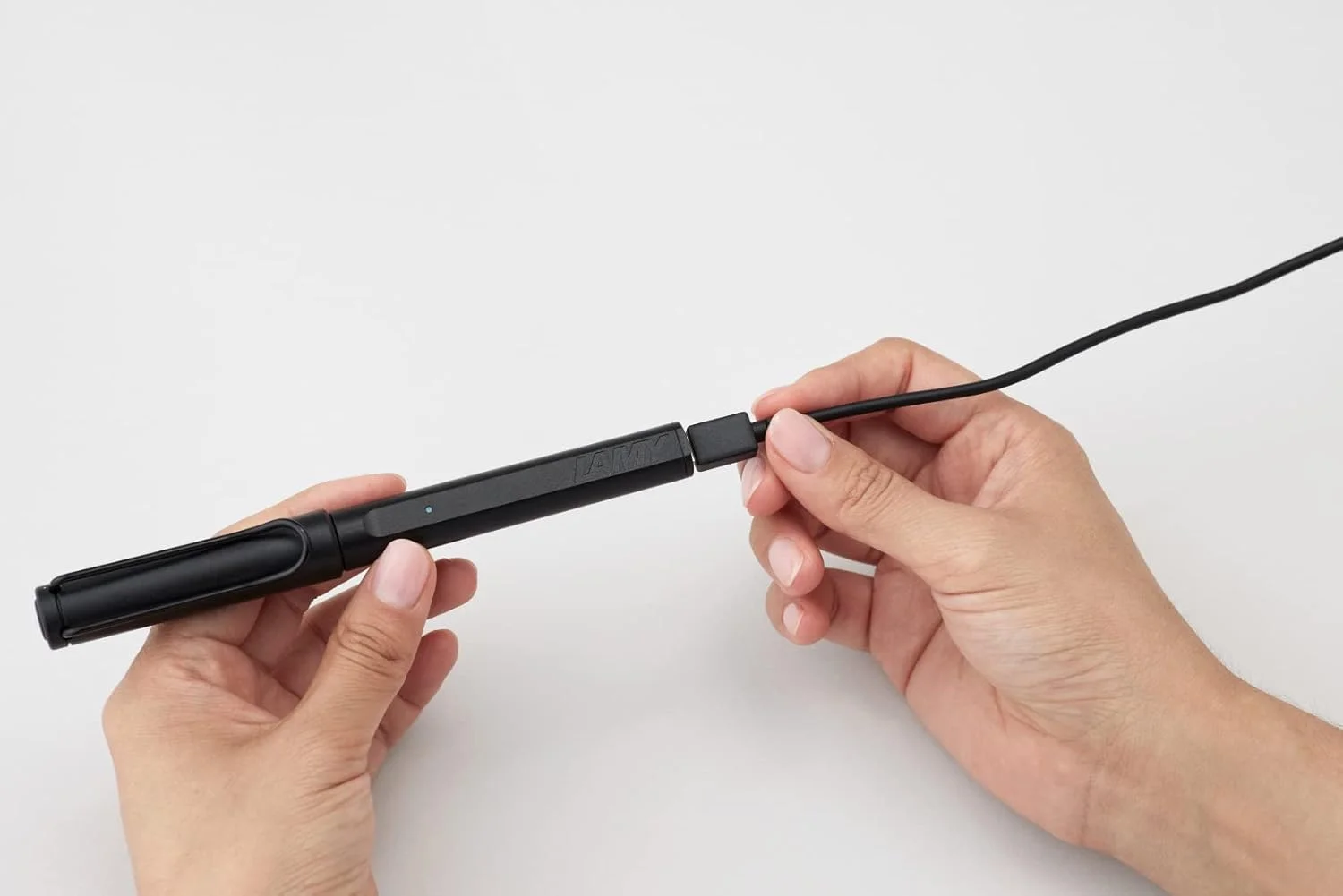 قلم هوشمند Neo Smartpen مدل Lamy Safari All Black ncode برای گوشی هوشمند، تبلت، لپ تاپ، تبدیل دست خط به متن، قلم دیجیتال بلوتوثی برای یادداشت برداری دیجیتال، خروجی به صورت txt PDF PPT