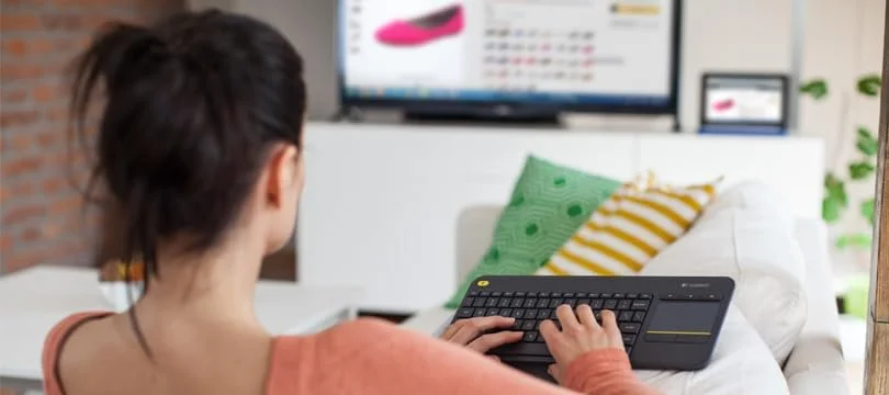 کیبورد لمسی بی سیم Logitech K400 Plus - مشکی