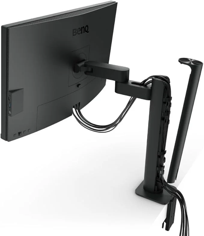 مانیتور طراح بنکیو PD2705U سایز 27 اینچ 4K با رزولوشن 3840x2160، UHD، پوشش sRGB و Rec.709، HDR10، پنل IPS، پورت USB-C (65W)، هاب USB، فناوری AQCOLOR، کالیبره شده در کارخانه، حالت CAD/CAM، کلید میانبر Puck G2، KVM، ارگونومیک، ICC Sync (خاکستری)