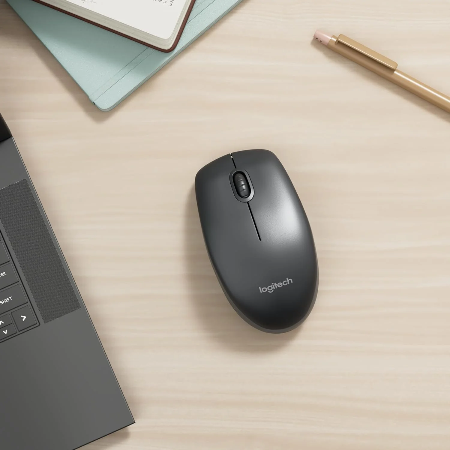 موس سیم دار Logitech B100 با اتصال USB، حسگر اپتیکال 800 DPI، 3 دکمه، مناسب برای افراد راست دست و چپ دست، PC/Mac - مشکی