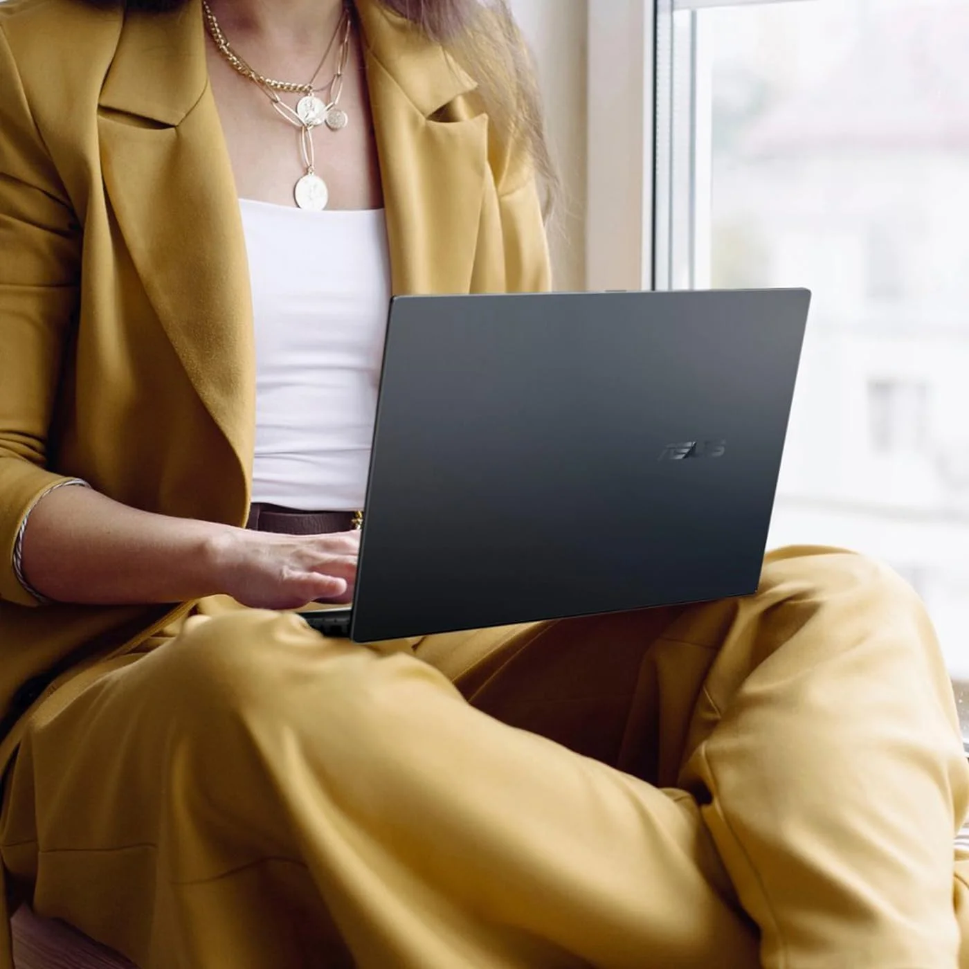 لپ تاپ ASUS Zenbook، صفحه نمایش لمسی 14 اینچی WUXGA OLED، پردازنده Intel Core Ultra 7-155H (تا 4.8 گیگاهرتز)، گرافیک Intel Arc، رم 16 گیگابایتی، 512 گیگابایت PCIe 4.0، WiFi 6E، صفحه کلید با نور پس زمینه، TB 4، کابل PDG HDMI، ویندوز 11 پرو