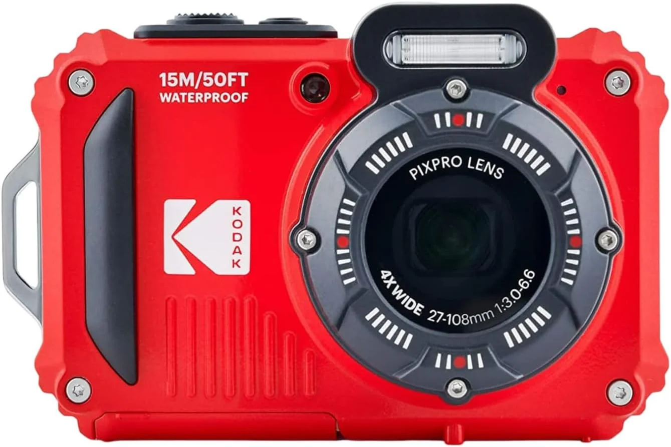دوربین دیجیتال 16 مگاپیکسلی ضد آب و مقاوم Kodak PIXPRO WPZ2 با زوم اپتیکال 4X (قرمز) به همراه کارت microSDHC 32 گیگابایتی با آداپتور (2 قلم)
