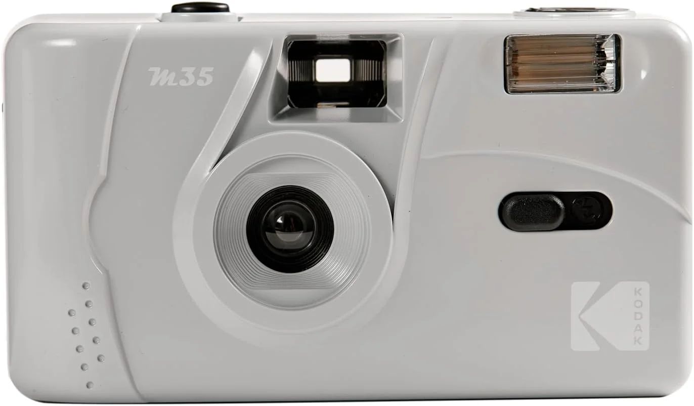 دوربین فیلم‌برداری 35 میلی‌متری قابل شارژ KODAK M35 DA00255، لنز زاویه باز ثابت، منظره‌یاب اپتیکال، فلاش داخلی، باتری AAA - خاکستری
