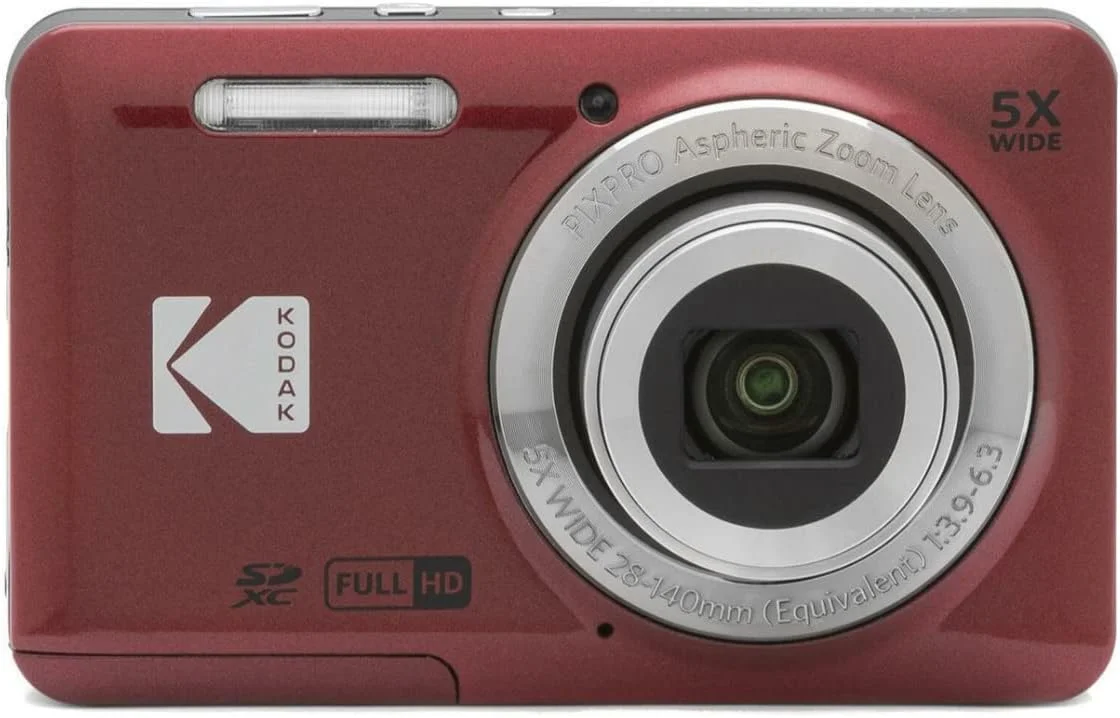 دوربین دیجیتال Kodak PIXPRO Friendly Zoom FZ55 (قرمز) به همراه کارت SD 32 گیگابایتی، کیف دوربین و شارژر مسافرتی باتری (4 قلم)