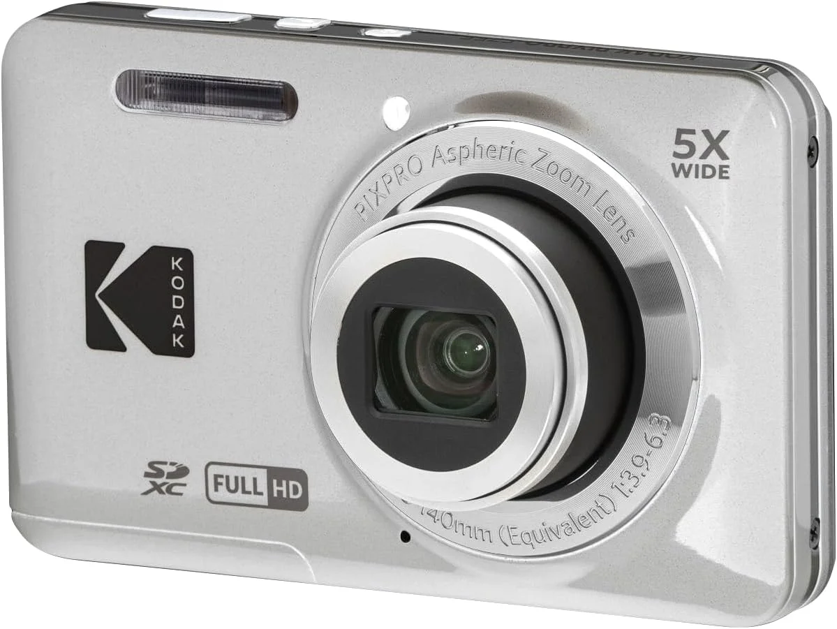 دوربین دیجیتال 16 مگاپیکسلی KODAK PIXPRO FZ55-SL با زوم اپتیکال 5X، زاویه دید عریض 28 میلی‌متری، فیلمبرداری Full HD 1080P، صفحه نمایش LCD 2.7 اینچی، مناسب برای ولاگ. همراه با کارت SD و کیف دوربین Slinger (نقره‌ای)
