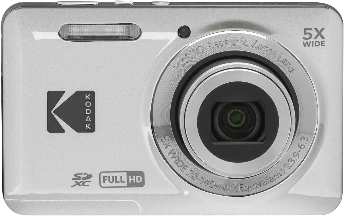 دوربین دیجیتال 16 مگاپیکسلی KODAK PIXPRO FZ55-SL با زوم اپتیکال 5X، زاویه دید عریض 28 میلی‌متری، فیلمبرداری Full HD 1080P، صفحه نمایش LCD 2.7 اینچی، مناسب برای ولاگ. همراه با کارت SD و کیف دوربین Slinger (نقره‌ای)