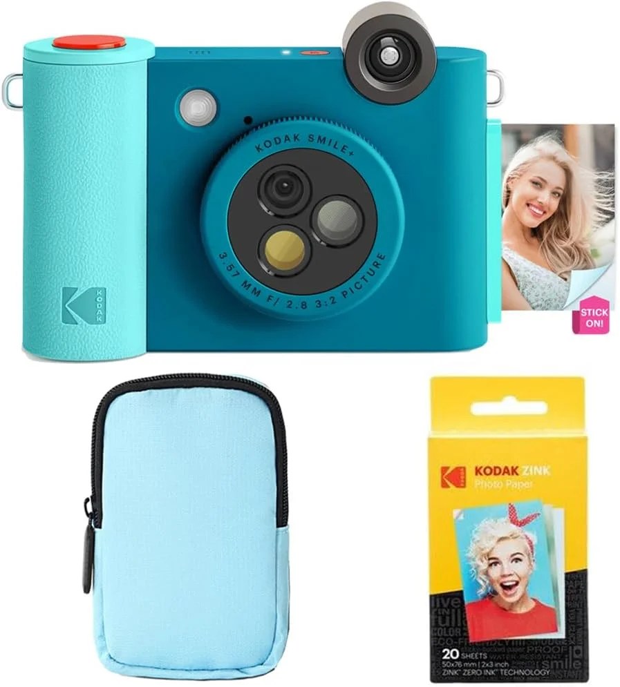 بسته شروع دوربین چاپ فوری دیجیتال 2 در 1 و پرینتر عکس بلوتوث بی سیم KODAK Smile+ به همراه کیف لوکس + کاغذ عکس چسبی Zink 20 عددی - 10 مگاپیکسل، لنز چرخشی با جلوه های ویژه - آبی