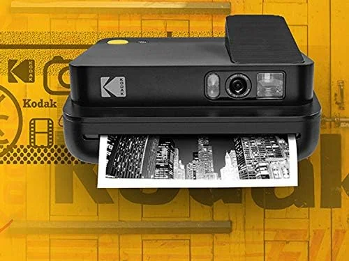 دوربین چاپ فوری دیجیتال کلاسیک KODAK Smile با بلوتوث (قرمز) عکس های 16 مگاپیکسلی، 35 پرینت با هر بار شارژ - شامل بسته شروع به کار کاغذ عکس ZINK 3.5 x 4.25 اینچی، نسخه قاب استیکر دوربین چاپ فوری دیجیتال کلاسیک KODAK Smile با بلوتوث (قرمز) عکس های 16 مگاپیکسلی، 35 پرینت با هر بار شارژ - شامل بسته شروع به کار کاغذ عکس ZINK 3.5 x 4.25 اینچی، نسخه قاب استیکر