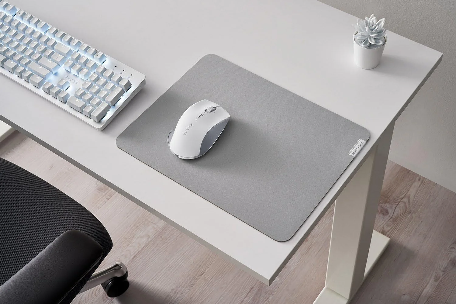 ماوس بیسیم ارگونومیک Razer Pro Click Humanscale: طراحی ارگونومیک - حسگر اپتیکال پیشرفته 5G - اتصال چندگانه - 8 دکمه قابل برنامهریزی - عمر باتری طولانی تا 400 ساعت ماوس بیسیم ارگونومیک Razer Pro Click Humanscale: طراحی ارگونومیک - حسگر اپتیکال پیشرفته 5G - اتصال چندگانه - 8 دکمه قابل برنامهریزی - عمر باتری طولانی تا 400 ساعت