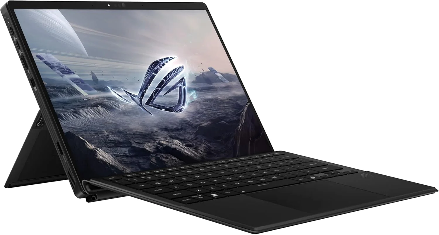 لپ تاپ گیمینگ تبدیل شونده 2 در 1 ایسوس ROG Flow Z13 با صفحه نمایش لمسی ROG Nebula با رزولوشن 2.5K، نرخ تازه سازی 180 هرتز و زمان پاسخگویی 3 میلی ثانیه، پردازنده AMD Ryzen AI MAX+ 395، رم 32 گیگابایتی و حافظه SSD 1 ترابایتی، رنگ مشکی