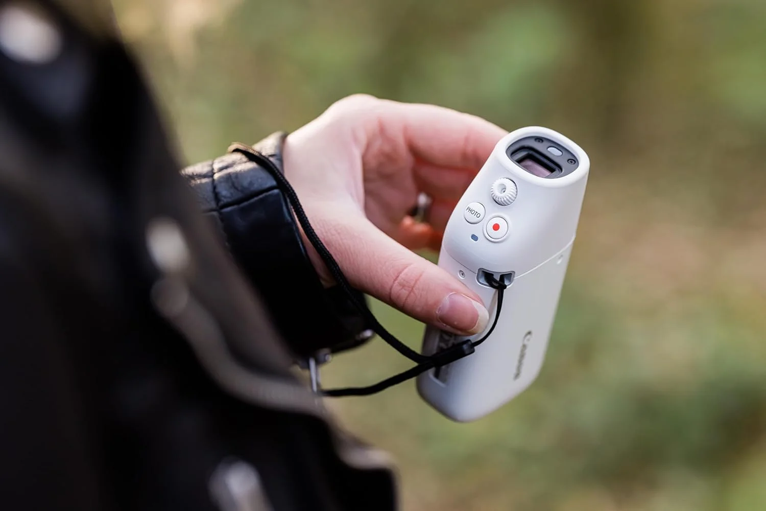 تک چشمی دیجیتال جیبی Canon PowerShot ZOOM - نزدیک شوید، سپس با زوم 3 مرحله ای، طراحی سبک وزن، عکس های 12 مگاپیکسلی، فیلم HD، دوربین USB-C، فضای باز - اتصال Wi-Fi و بلوتوث، نزدیک تر شوید