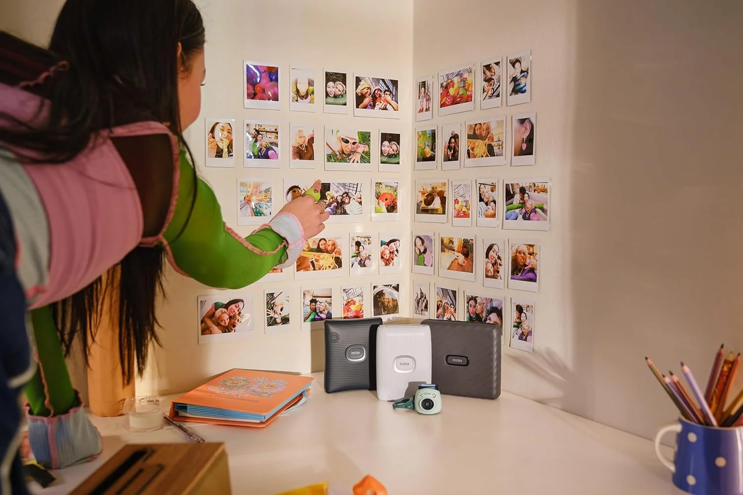دوربین دیجیتال FUJIFILM INSTAX PAL (دوربین دیجیتال قابل حمل، دارای قابلیت اتصال به اپلیکیشن، سازگار با چاپگرهای Instax Link و دوربین های هیبریدی Instax)، سبز پسته ای دوربین دیجیتال FUJIFILM INSTAX PAL (دوربین دیجیتال قابل حمل، دارای قابلیت اتصال به اپلیکیشن، سازگار با چاپگرهای Instax Link و دوربین های هیبریدی Instax)، سبز پسته ای