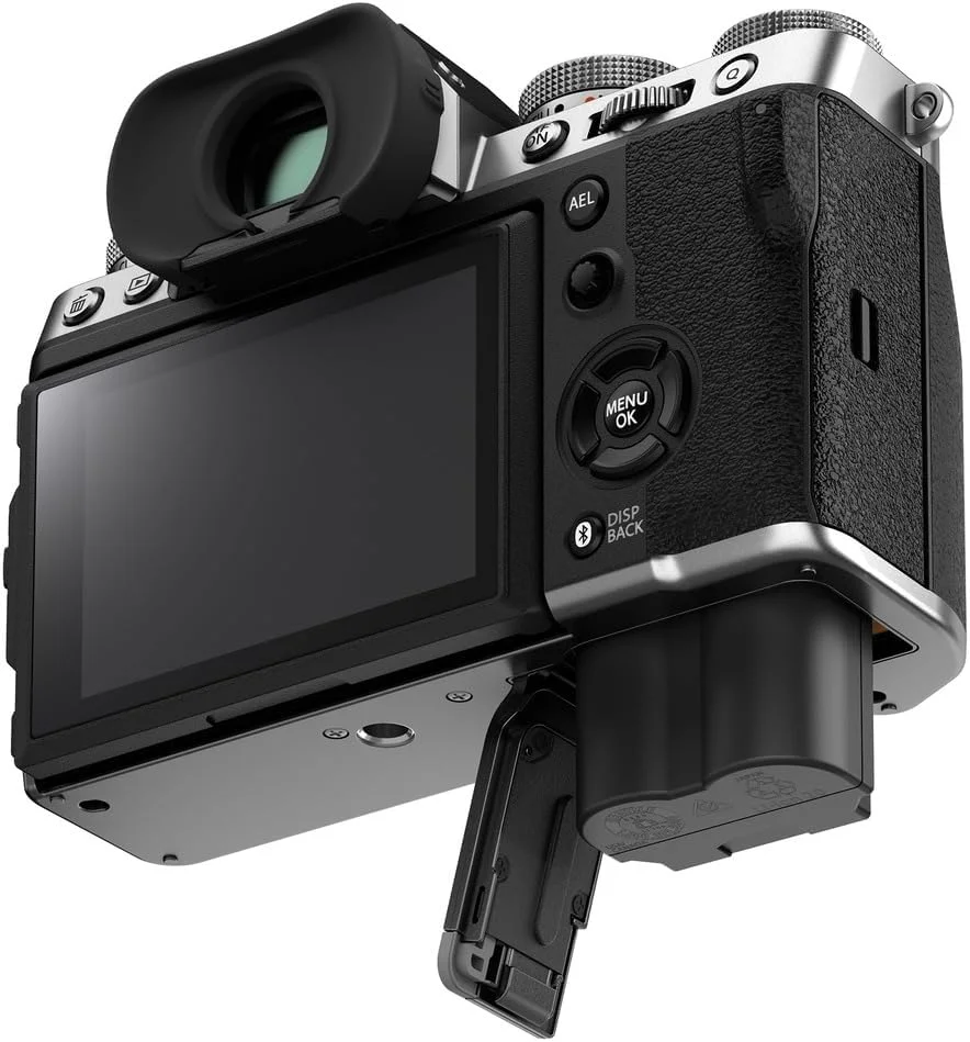 کیت دوربین دیجیتال بدون آینه فوجی فیلم X-T5 با لنز XF16-50mmF2.8-4.8 R LM WR - نقره ای
