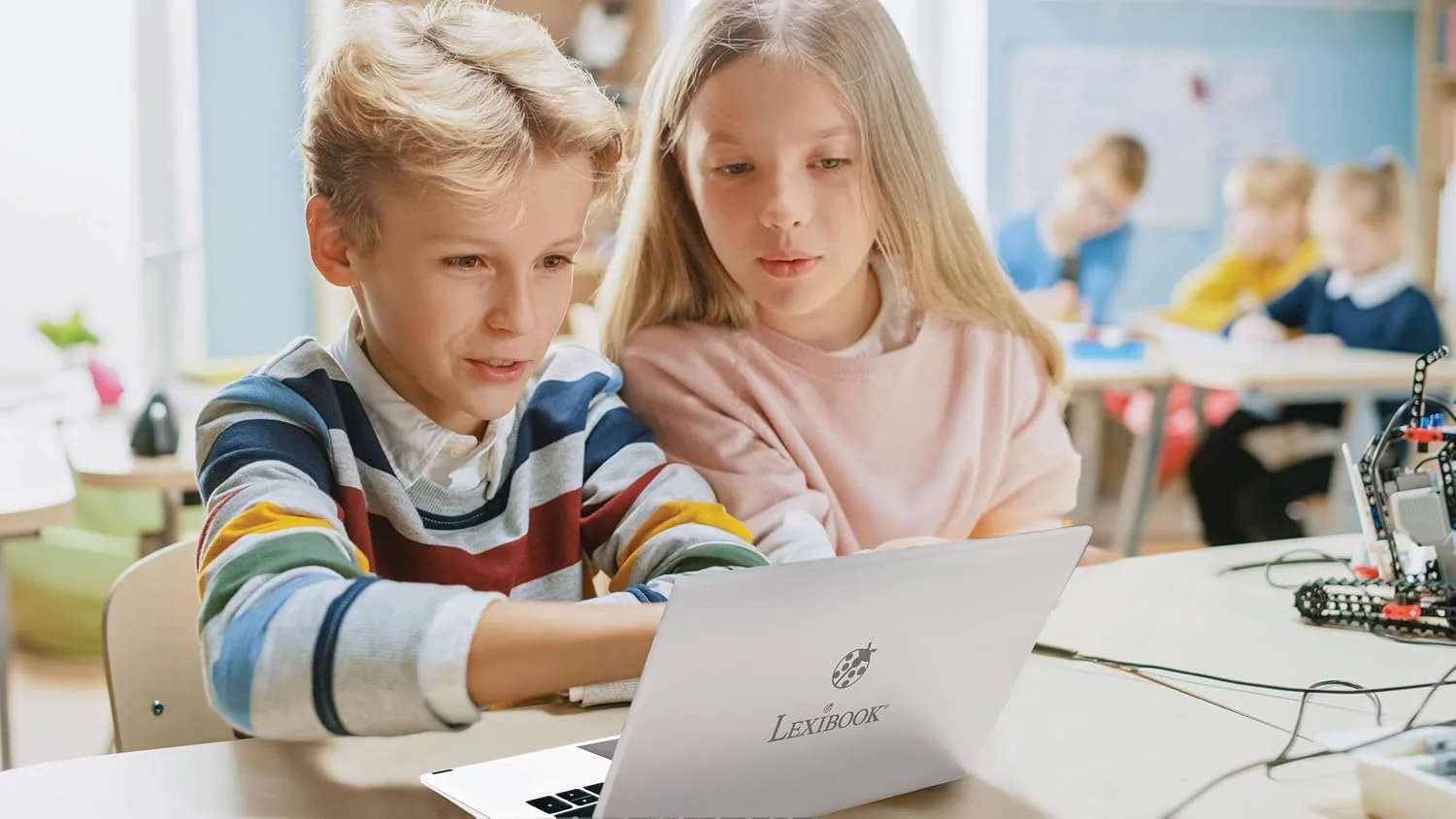 لپ تاپ لمسی 10 اینچی Lexibook LAPTAB®، طراحی شده برای تمام اعضای خانواده، محتوای آموزشی و سرگرم کننده، مجهز به Android™، کنترل والدین، فوق العاده نازک و سبک، LT10EN