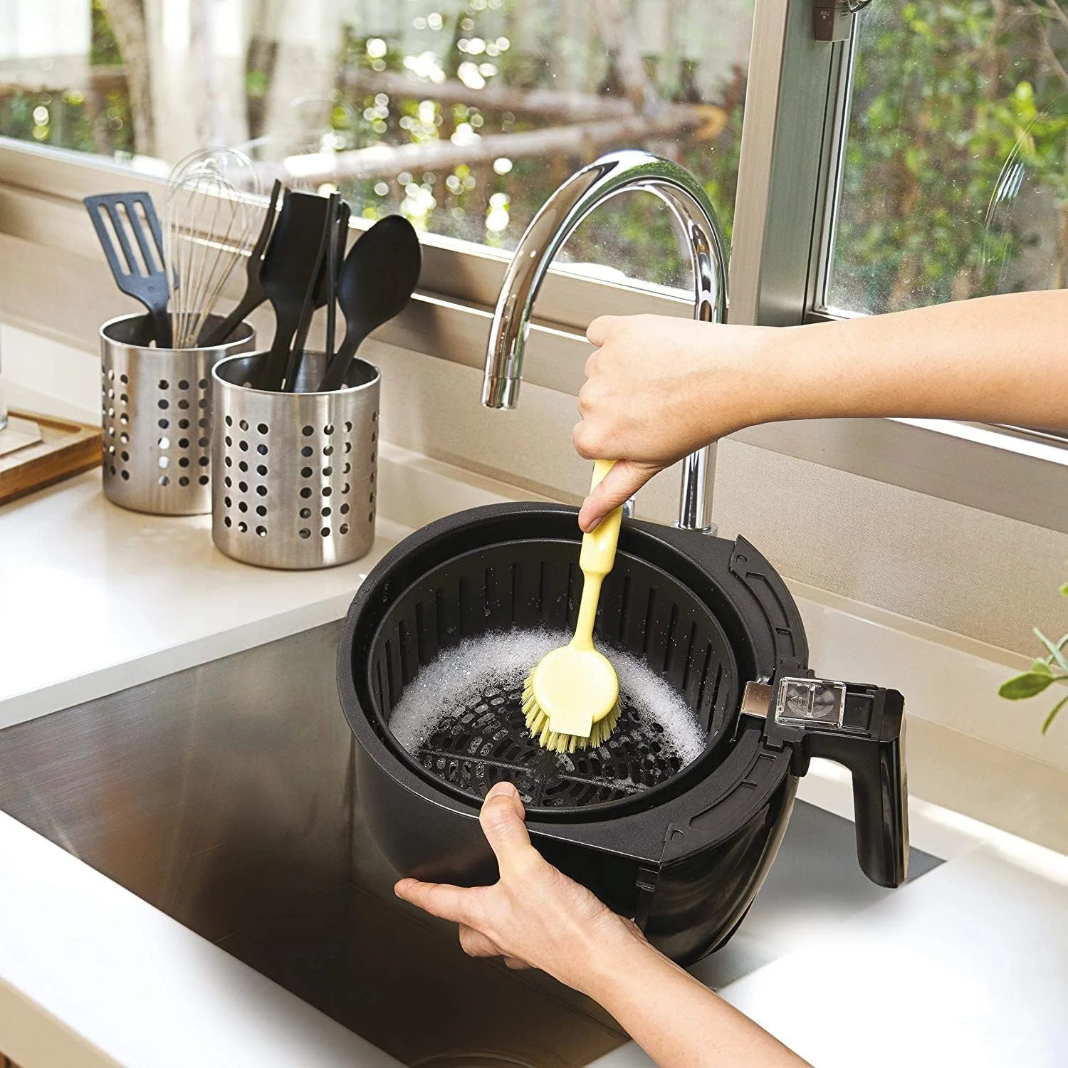 سرخ کن هوا بلک اند دکر 4 لیتری مدل AF300-B5 با محدوده عملکرد 1.2 کیلوگرم، مشکی و طلایی - حداقل 1 سال گارانتی سازنده سرخ کن هوا بلک اند دکر 4 لیتری مدل AF300-B5 با محدوده عملکرد 1.2 کیلوگرم، مشکی و طلایی - حداقل 1 سال گارانتی سازنده