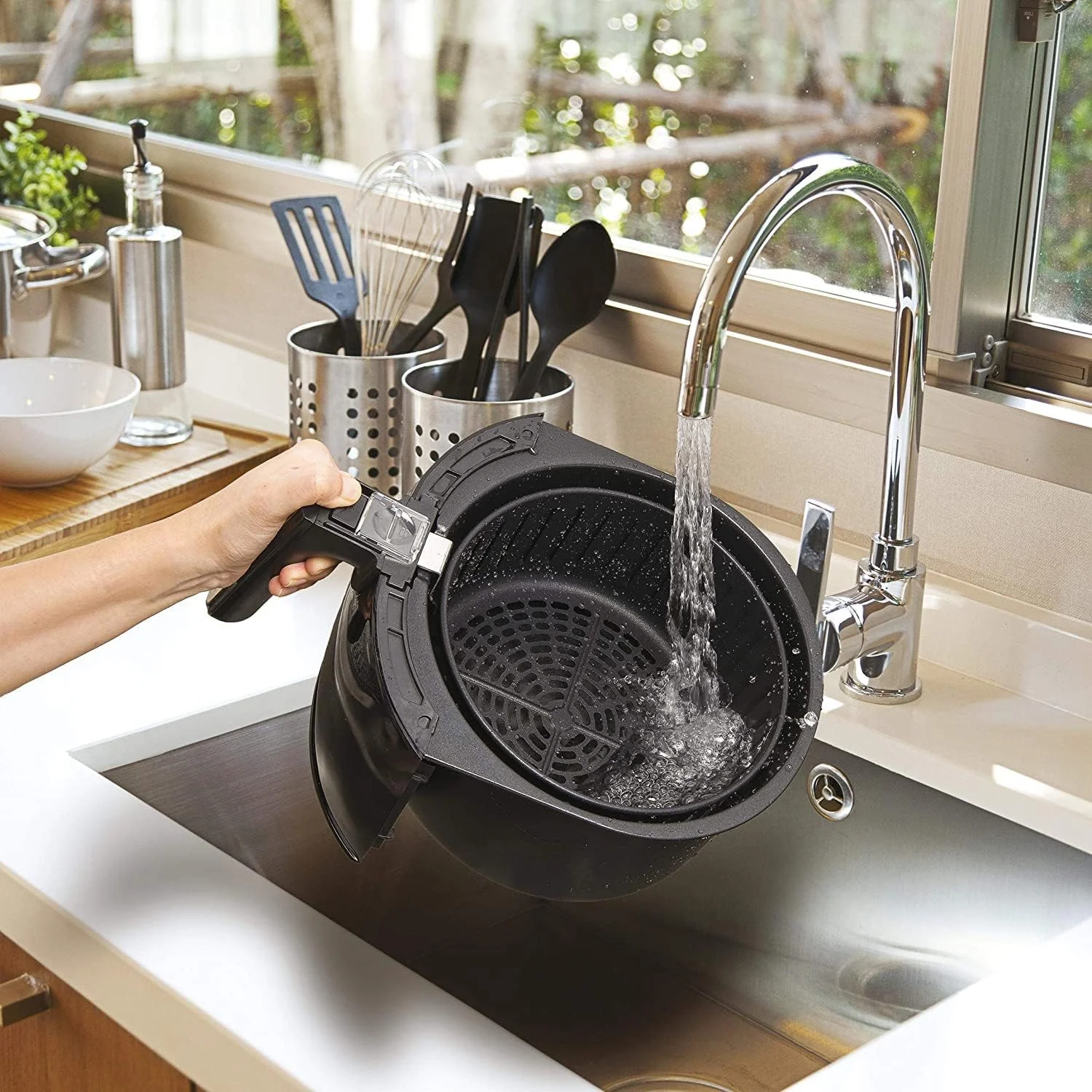 سرخ کن هوا بلک اند دکر 4 لیتری مدل AF300-B5 با محدوده عملکرد 1.2 کیلوگرم، مشکی و طلایی - حداقل 1 سال گارانتی سازنده سرخ کن هوا بلک اند دکر 4 لیتری مدل AF300-B5 با محدوده عملکرد 1.2 کیلوگرم، مشکی و طلایی - حداقل 1 سال گارانتی سازنده