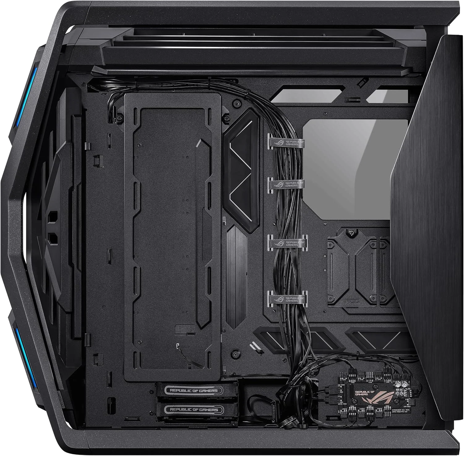 کیس کامپیوتر ASUS ROG Hyperion GR701 BTF Edition E-ATX، طراحی کانکتورهای مخفی مادربرد، رادیاتور دوگانه 420 میلی‌متری، 4 عدد فن 140 میلی‌متری، نگهدارنده فلزی GPU، محل نگهداری قطعات، هاب فن ARGB، شارژ سریع 60 واتی