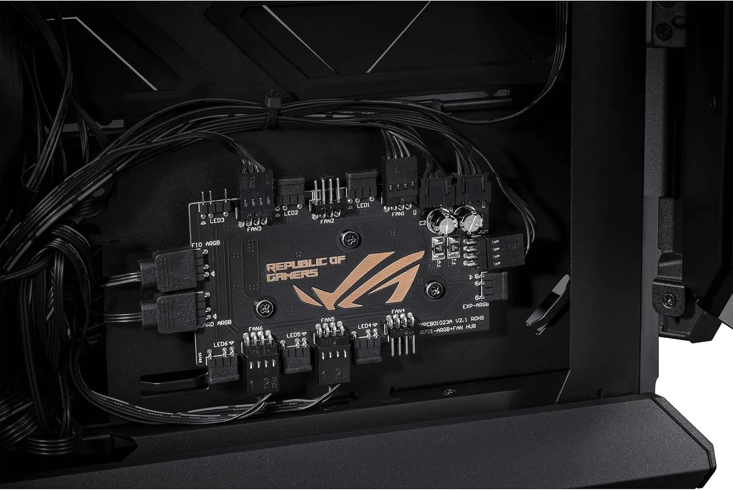 کیس کامپیوتر ASUS ROG Hyperion GR701 BTF Edition E-ATX، طراحی کانکتورهای مخفی مادربرد، رادیاتور دوگانه 420 میلی‌متری، 4 عدد فن 140 میلی‌متری، نگهدارنده فلزی GPU، محل نگهداری قطعات، هاب فن ARGB، شارژ سریع 60 واتی