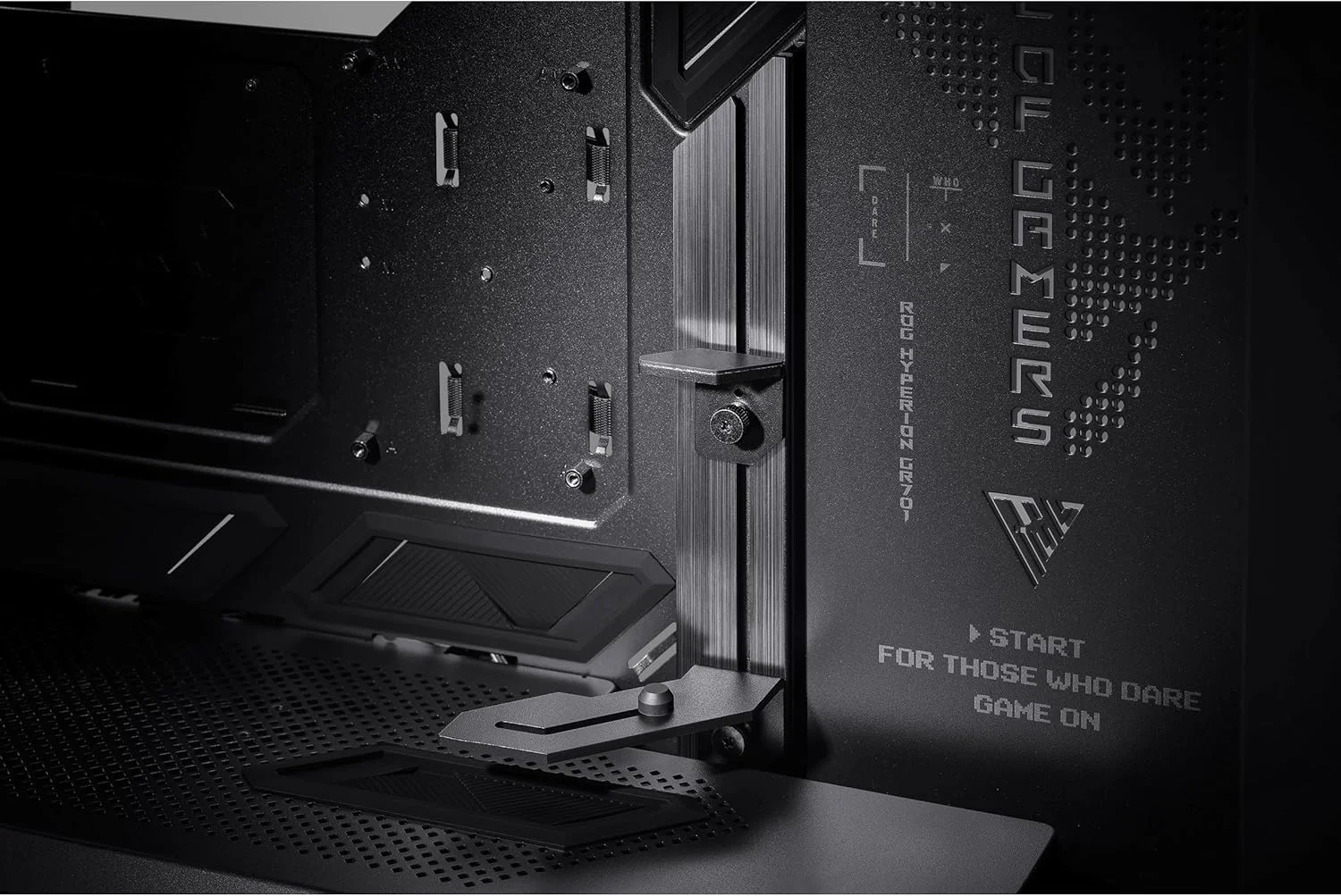 کیس کامپیوتر ASUS ROG Hyperion GR701 BTF Edition E-ATX، طراحی کانکتورهای مخفی مادربرد، رادیاتور دوگانه 420 میلی‌متری، 4 عدد فن 140 میلی‌متری، نگهدارنده فلزی GPU، محل نگهداری قطعات، هاب فن ARGB، شارژ سریع 60 واتی