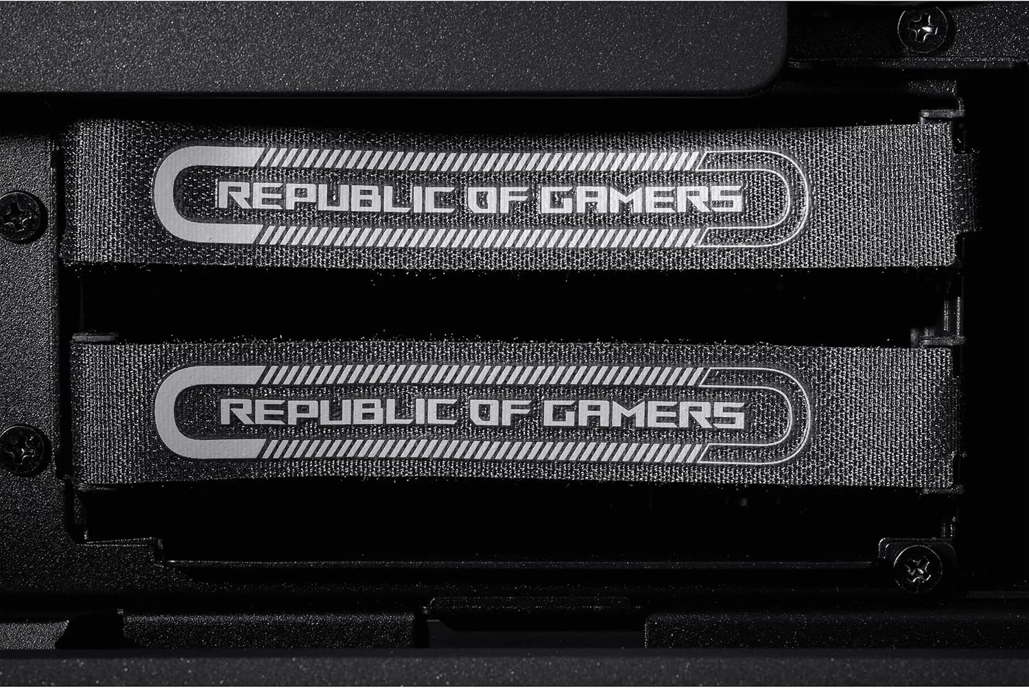 کیس کامپیوتر ASUS ROG Hyperion GR701 BTF Edition E-ATX، طراحی کانکتورهای مخفی مادربرد، رادیاتور دوگانه 420 میلی‌متری، 4 عدد فن 140 میلی‌متری، نگهدارنده فلزی GPU، محل نگهداری قطعات، هاب فن ARGB، شارژ سریع 60 واتی