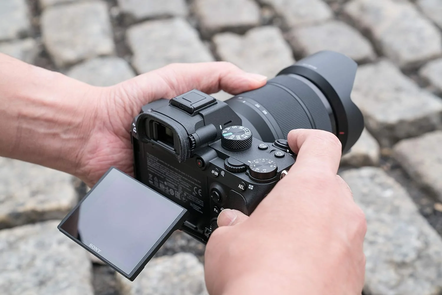 دوربین بدون آینه فول فریم سونی آلفا A7 III با سنسور CMOS فول فریم 35 میلی متری با طراحی نور پس زمینه، مدل Ilce7M3 - مشکی، فقط بدنه