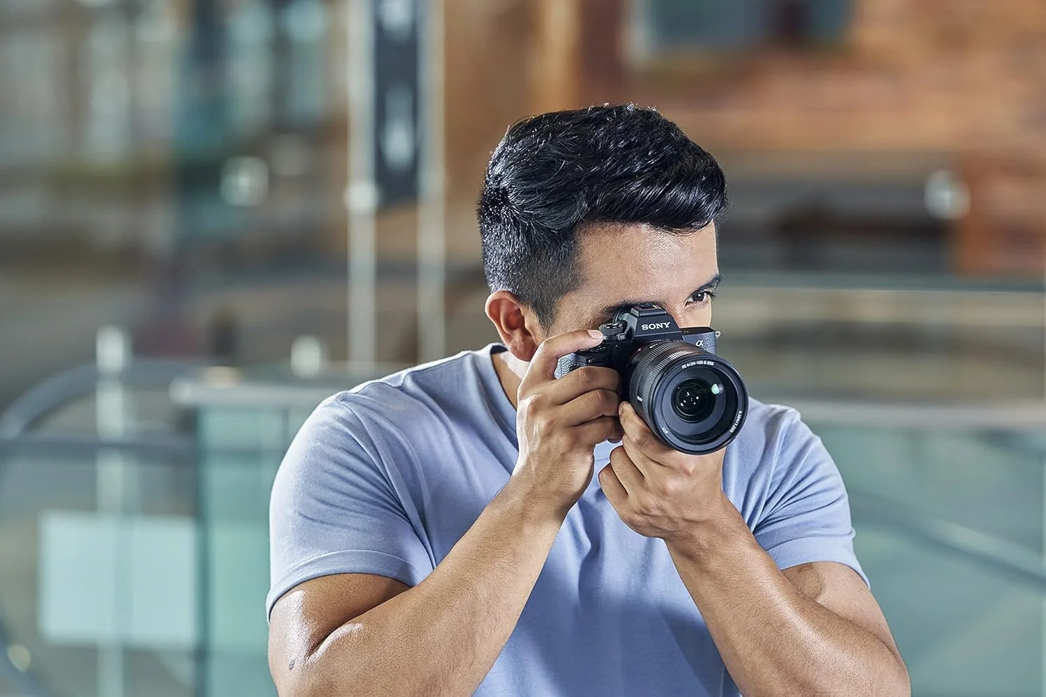 دوربین عکاسی بدون آینه فول فریم Sony Alpha 7 IV به همراه لنز زوم 28-70 میلیمتری دوربین عکاسی بدون آینه فول فریم Sony Alpha 7 IV به همراه لنز زوم 28-70 میلیمتری
