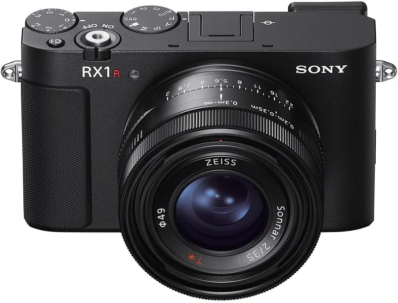 دوربین کامپکت فول فریم سونی RX1R III با سنسور 61 مگاپیکسلی CMOS، لنز ZEISS® Sonnar T* 35mm F2، پردازنده BIONZ XR™ و تشخیص سوژه مبتنی بر هوش مصنوعی دوربین کامپکت فول فریم سونی RX1R III با سنسور 61 مگاپیکسلی CMOS، لنز ZEISS® Sonnar T* 35mm F2، پردازنده BIONZ XR™ و تشخیص سوژه مبتنی بر هوش مصنوعی