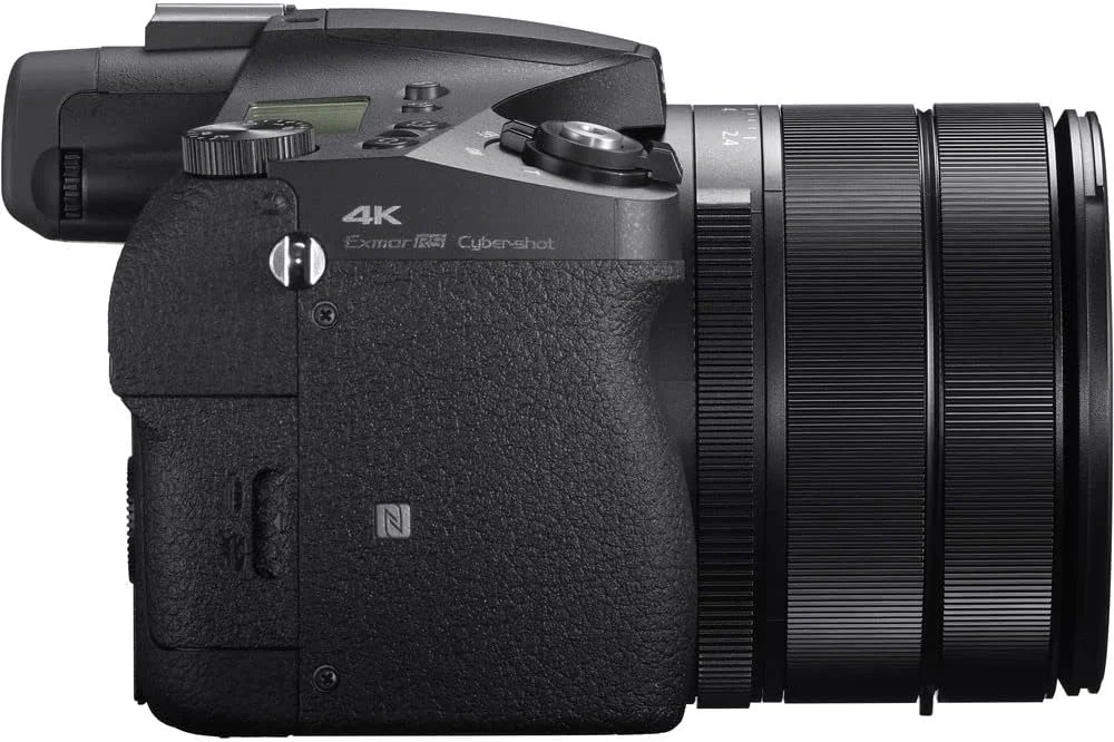 دوربین دیجیتال سونی Cyber-Shot DSC-RX10 IV (DSCRX10M4/B) به همراه کارت حافظه 64 گیگابایتی + کارت خوان + کیف + سه پایه انعطاف پذیر + بند دستی + کیف پول حافظه + نگهدارنده درب لنز + کیت تمیز کننده دوربین دیجیتال سونی Cyber-Shot DSC-RX10 IV (DSCRX10M4/B) به همراه کارت حافظه 64 گیگابایتی + کارت خوان + کیف + سه پایه انعطاف پذیر + بند دستی + کیف پول حافظه + نگهدارنده درب لنز + کیت تمیز کننده