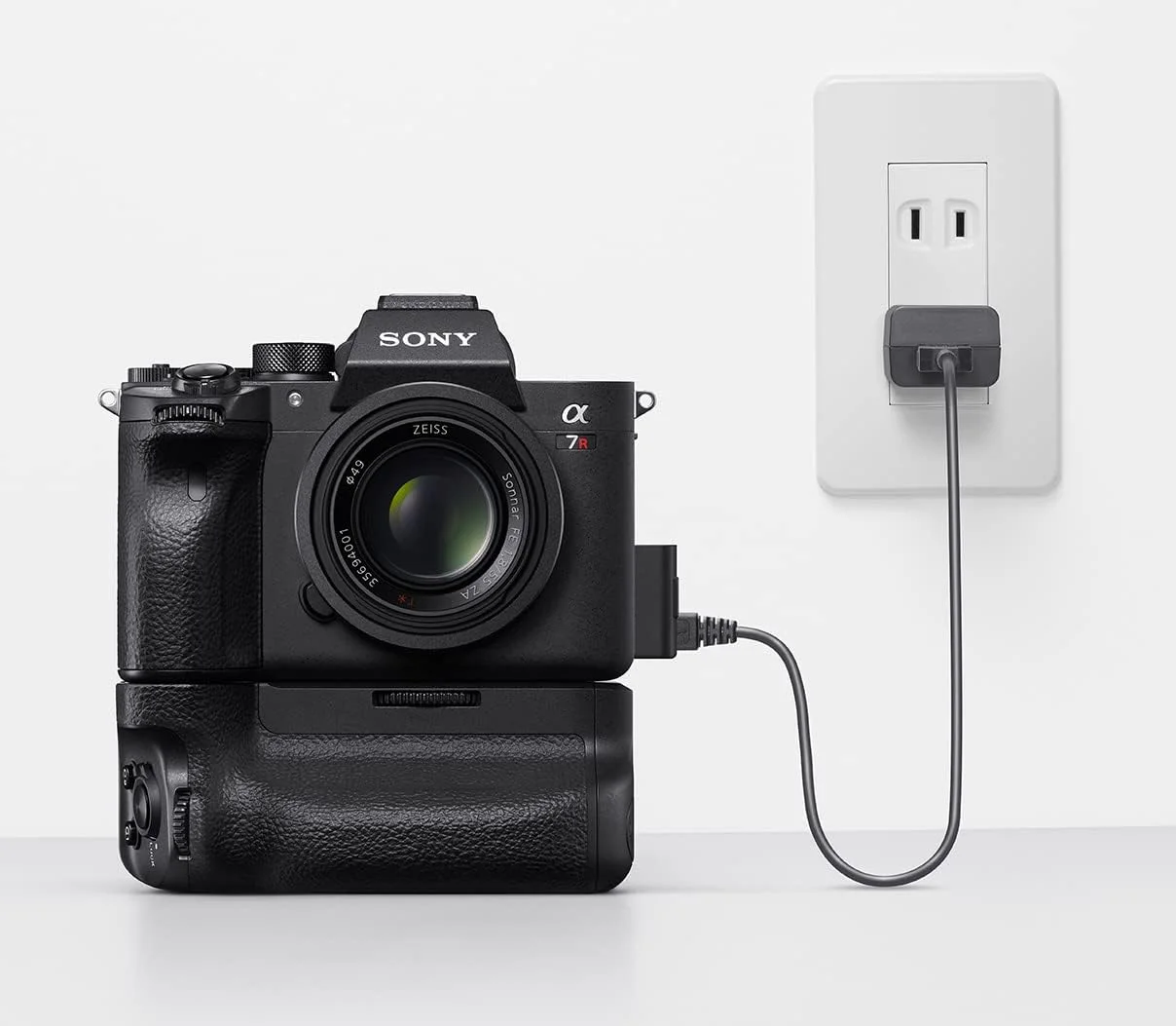 دوربین بدون آینه فول فریم Sony Alpha 7R IV با حسگر 61 مگاپیکسلی با وضوح بالا، تا 10 فریم در ثانیه با ردیابی مداوم AF/AE دوربین بدون آینه فول فریم Sony Alpha 7R IV با حسگر 61 مگاپیکسلی با وضوح بالا، تا 10 فریم در ثانیه با ردیابی مداوم AF/AE