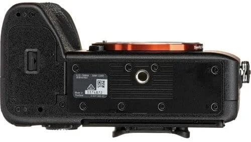 دوربین بدون آینه فول فریم Sony Alpha 7R IV با حسگر 61 مگاپیکسلی با وضوح بالا، تا 10 فریم در ثانیه با ردیابی مداوم AF/AE دوربین بدون آینه فول فریم Sony Alpha 7R IV با حسگر 61 مگاپیکسلی با وضوح بالا، تا 10 فریم در ثانیه با ردیابی مداوم AF/AE