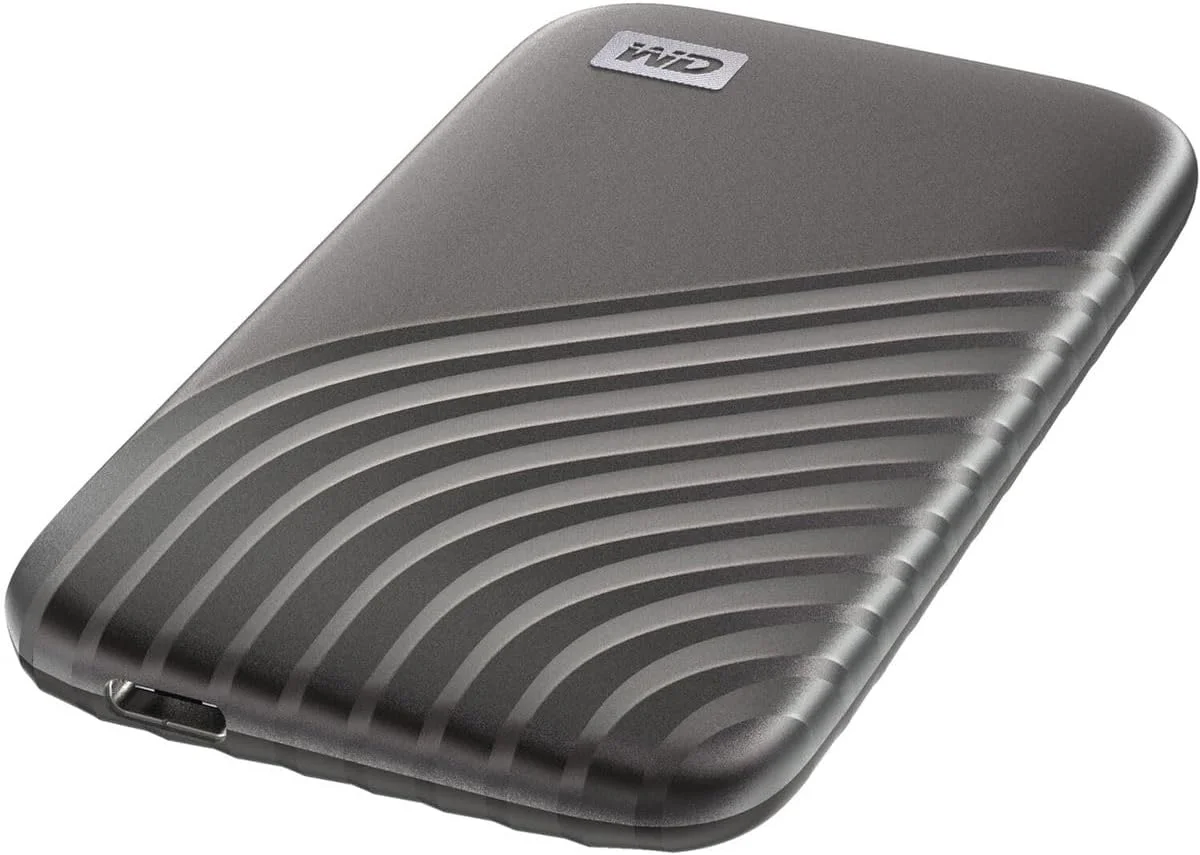 هارد SSD اکسترنال وسترن دیجیتال مدل My Passport با ظرفیت 4 ترابایت، فناوری NVMe، پورت USB-C، سرعت خواندن تا 1050 مگابایت بر ثانیه و سرعت نوشتن تا 1000 مگابایت بر ثانیه. سازگار با PC، Xbox، PlayStation، رنگ خاکستری فضایی