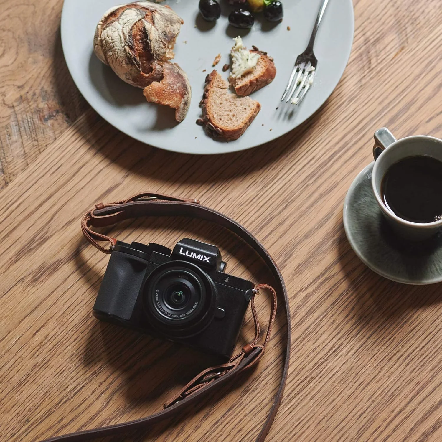 دوربین بدون آینه پاناسونیک LUMIX G100 4k برای عکس و فیلم، میکروفون داخلی با ردیابی، سیستم لنز قابل تعویض میکرو چهار سوم، لنز 12-32 میلیمتری، لرزشگیر هیبریدی 5 محوره، DC-G100KK (مشکی) دوربین بدون آینه پاناسونیک LUMIX G100 4k برای عکس و فیلم، میکروفون داخلی با ردیابی، سیستم لنز قابل تعویض میکرو چهار سوم، لنز 12-32 میلیمتری، لرزشگیر هیبریدی 5 محوره، DC-G100KK (مشکی)