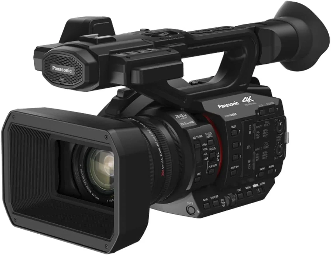 دوربین فیلمبرداری پاناسونیک HC-X20، کیفیت حرفه ای 4K 60p، سنسور 1.0 اینچی، لنز واید 24.5 میلی متری و زوم اپتیکال 20 برابر، مناسب برای اخبار، مصاحبه ها و رویدادها