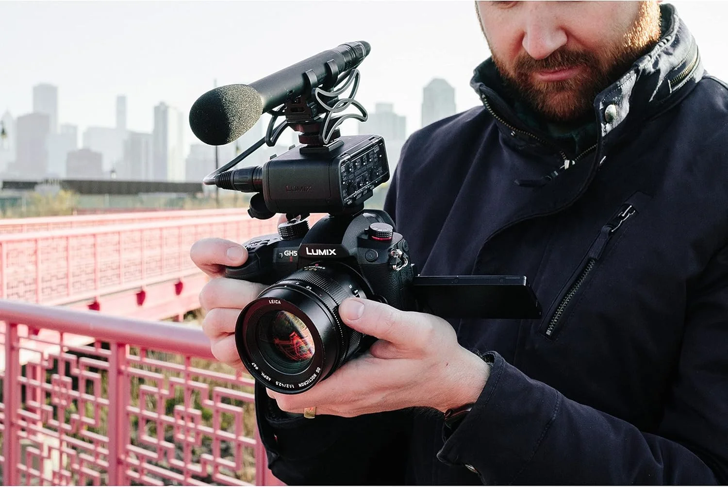دوربین سیستم پاناسونیک LUMIX DC-GH5M2LE با لنز Leica 12-60 mm/F2.8-4.0 (20MP، 4K، تثبیت کننده دوگانه، محافظت در برابر سرما/گرد و غبار و پاشش آب) دوربین سیستم پاناسونیک LUMIX DC-GH5M2LE با لنز Leica 12-60 mm/F2.8-4.0 (20MP، 4K، تثبیت کننده دوگانه، محافظت در برابر سرما/گرد و غبار و پاشش آب)