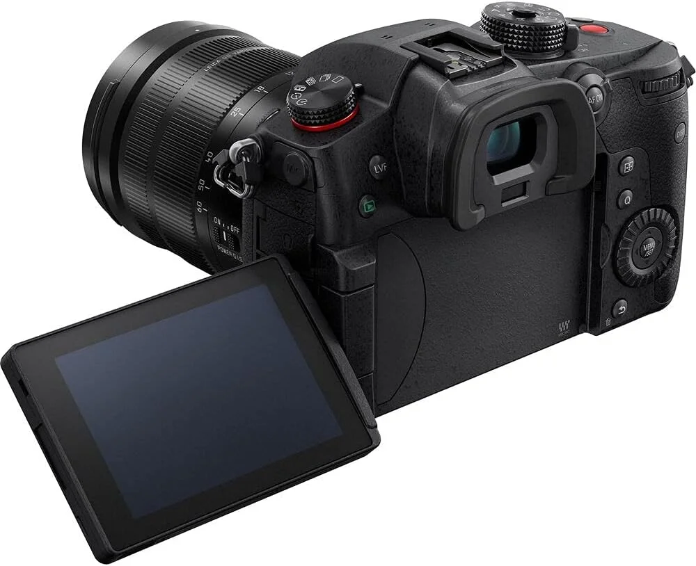 دوربین سیستم پاناسونیک LUMIX DC-GH5M2LE با لنز Leica 12-60 mm/F2.8-4.0 (20MP، 4K، تثبیت کننده دوگانه، محافظت در برابر سرما/گرد و غبار و پاشش آب) دوربین سیستم پاناسونیک LUMIX DC-GH5M2LE با لنز Leica 12-60 mm/F2.8-4.0 (20MP، 4K، تثبیت کننده دوگانه، محافظت در برابر سرما/گرد و غبار و پاشش آب)