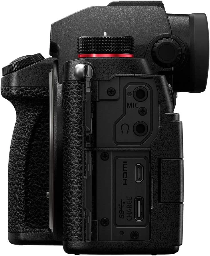 دوربین بدون آینه فول فریم پاناسونیک LUMIX S5، ضبط ویدیو 4K 60P با صفحه نمایش چرخان و WiFi، لنز LUMIX S 20-60mm F3.5-5.6، مانت L، لرزشگیر 5 محوره Dual I.S، DC-S5KK (مشکی) دوربین بدون آینه فول فریم پاناسونیک LUMIX S5، ضبط ویدیو 4K 60P با صفحه نمایش چرخان و WiFi، لنز LUMIX S 20-60mm F3.5-5.6، مانت L، لرزشگیر 5 محوره Dual I.S، DC-S5KK (مشکی)