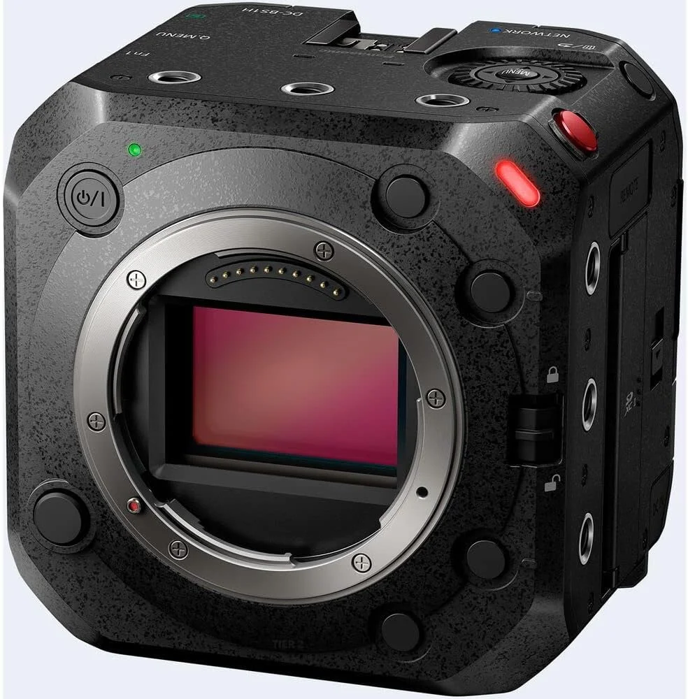 دوربین سینمایی پاناسونیک LUMIX BS1H با فرمت فول فریم، بدنه جمع و جور با قابلیت ضبط ویدیوی نامحدود 6K 24p / 5.9K 30P 10 بیتی و کنترل چند دوربینه - مشکی دوربین سینمایی پاناسونیک LUMIX BS1H با فرمت فول فریم، بدنه جمع و جور با قابلیت ضبط ویدیوی نامحدود 6K 24p / 5.9K 30P 10 بیتی و کنترل چند دوربینه - مشکی